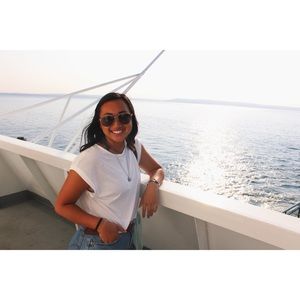 Meet your Posher, Liv!